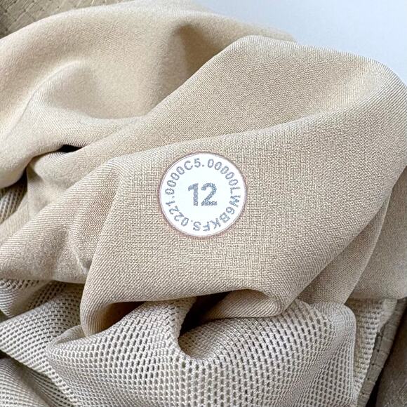 Lululemon Ventlight Cargo Mid Rise Crop 26" Inseam Pants in Trench Size 12 - Picture 8 of 11